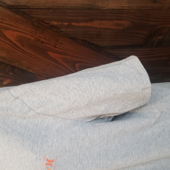 Hurley - Picture 5 of 8